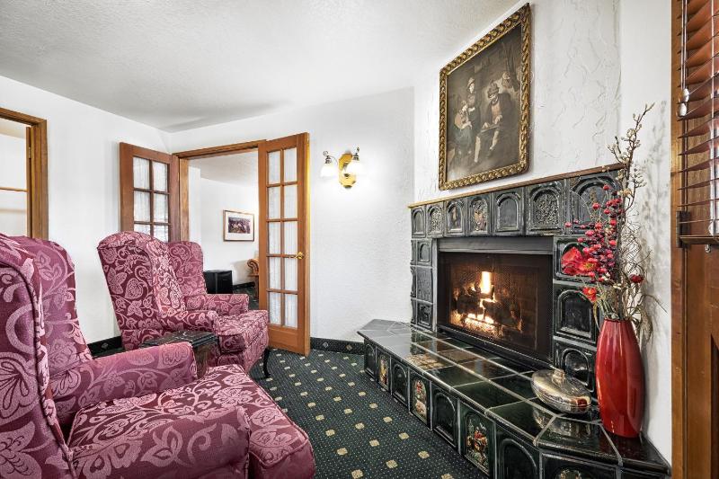 Deluxe Suite image 3