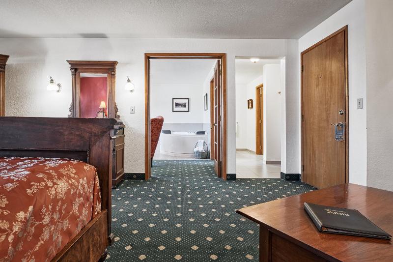 Deluxe Suite image 3