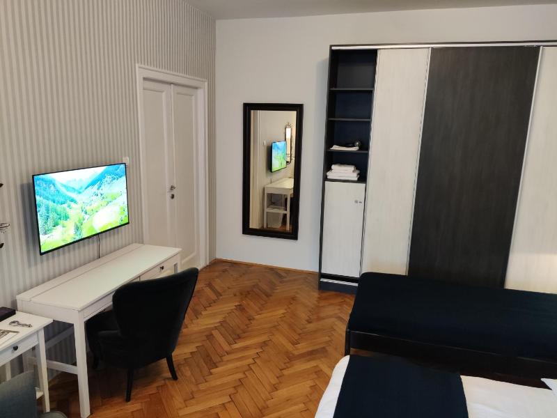 Selection Rooms - image 9