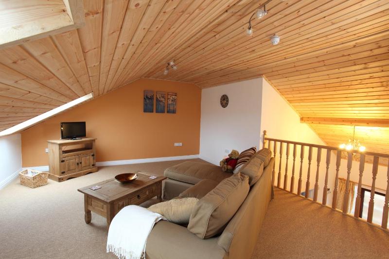 Superior King Room image 3