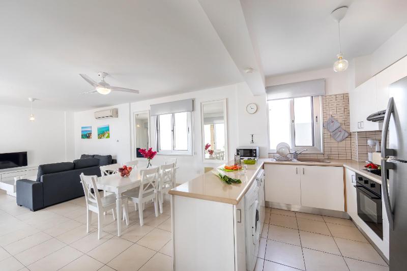 Protaras Sapphire Seaside Villa - image 11