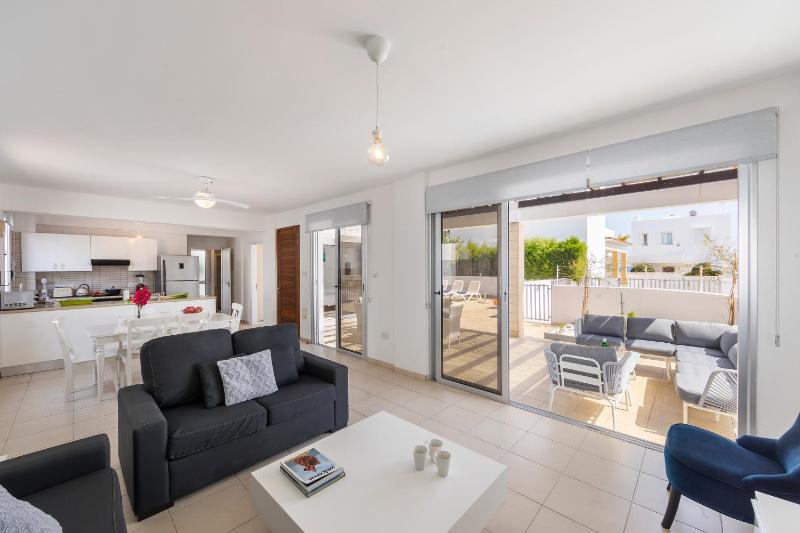 Protaras Sapphire Seaside Villa - image 8