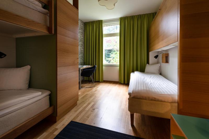 Quadruple Room with Shared Bathroom image 4