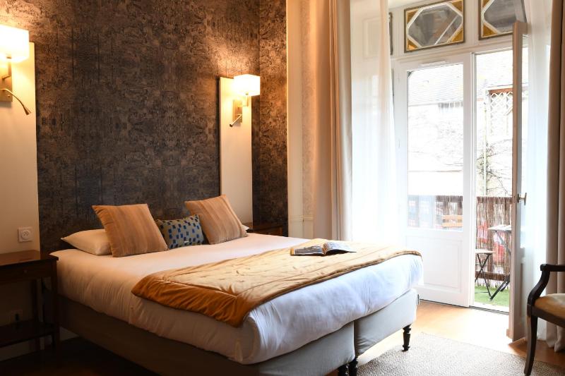 Deluxe Double Room image 2