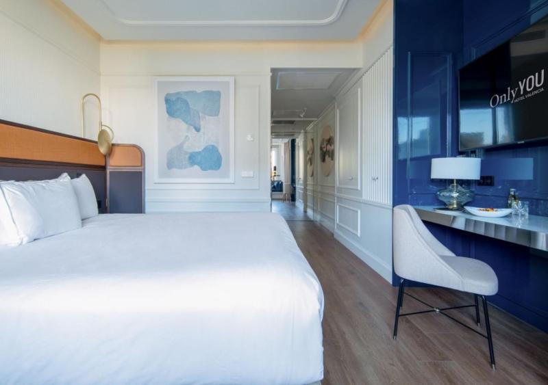 Premium Double Room image 3