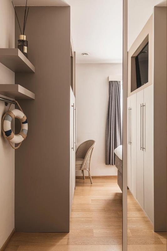 Standard Double Room image 4