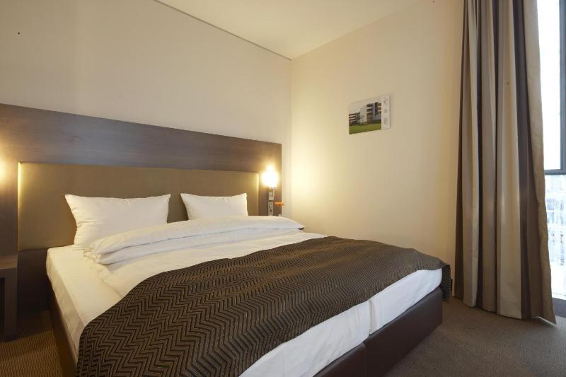Standard Double Room image 3