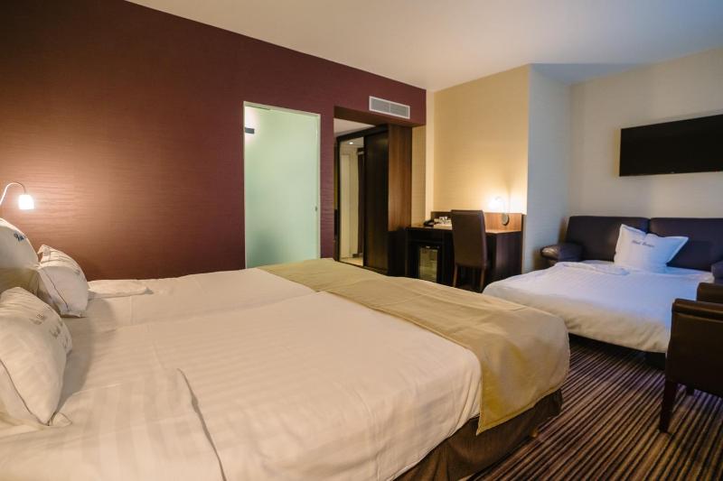 Superior Double Room with Sofa image 3