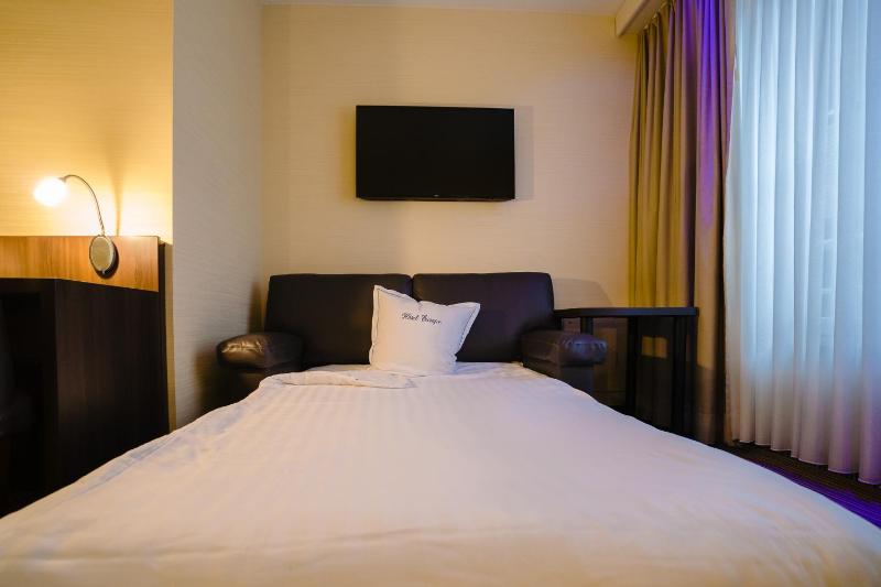 Superior Double Room with Sofa image 4