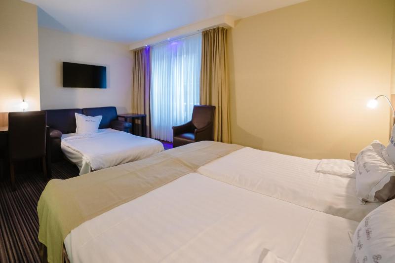 Superior Double Room with Sofa image 2