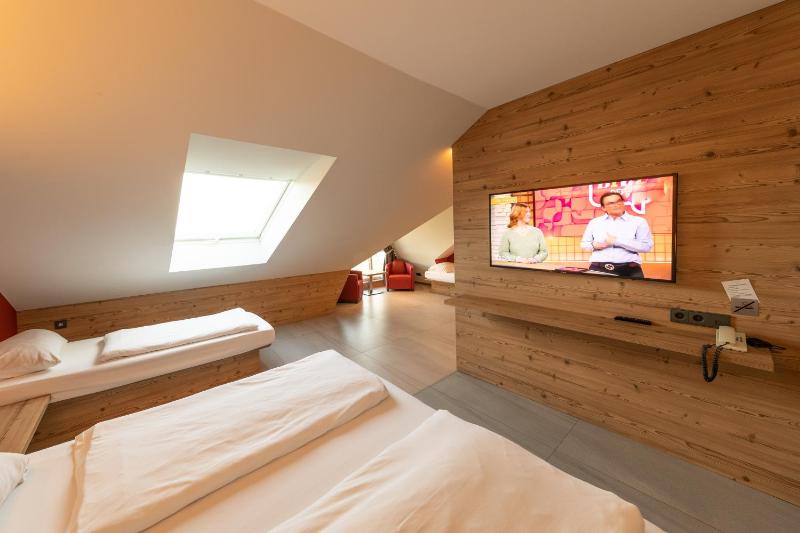 Quadruple Room image 1
