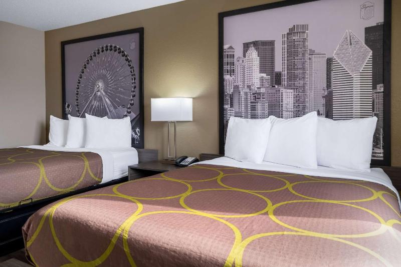 Queen Room with Two Queen Beds - Non-Smoking image 3
