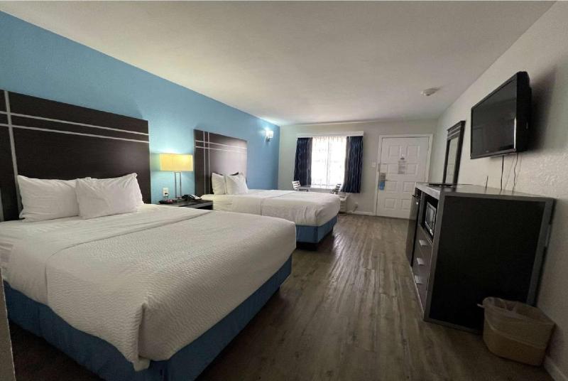 Double Room with Two Double Beds - Non-Smoking image 3