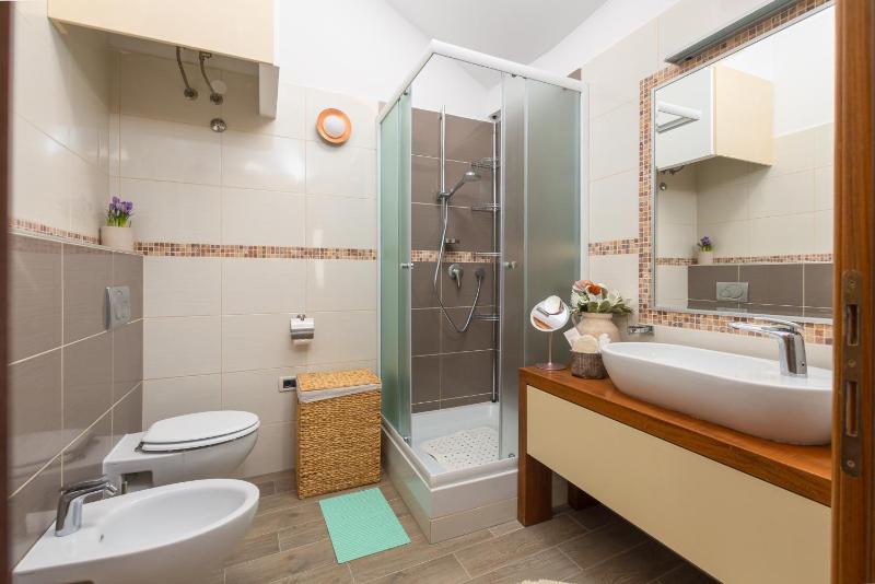 Exclusive Seafront Bacchus Apartment - image 9