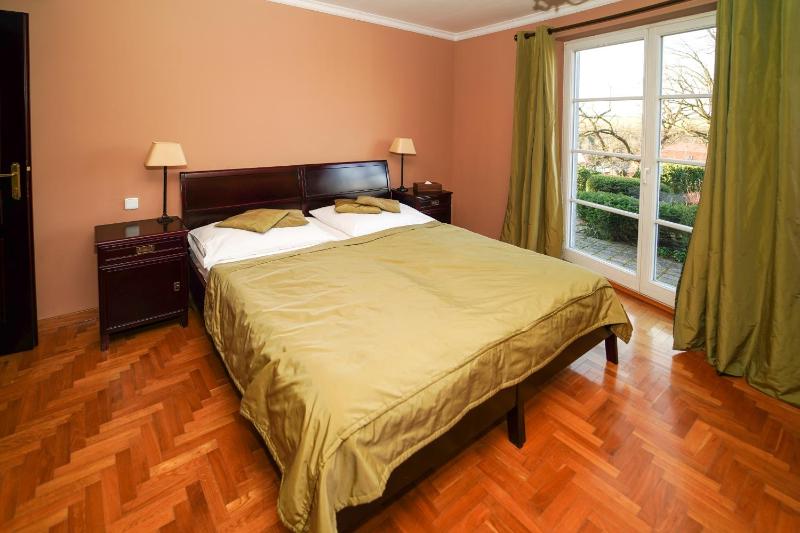 Deluxe Double Room image 4