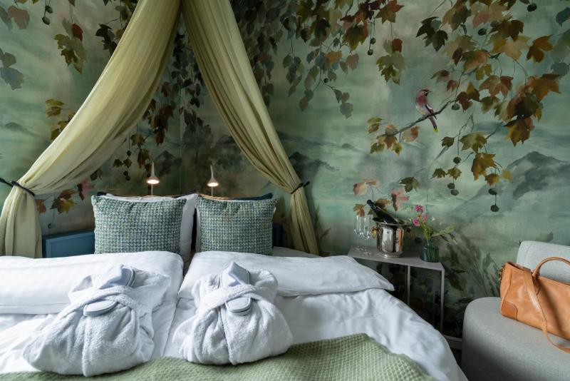 Superior Queen Room with Round Bed (Excluding Spa) image 3