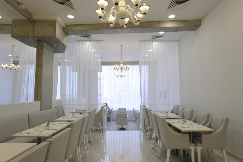Kyriad Prestige Perpignan Centre Gare - image 35