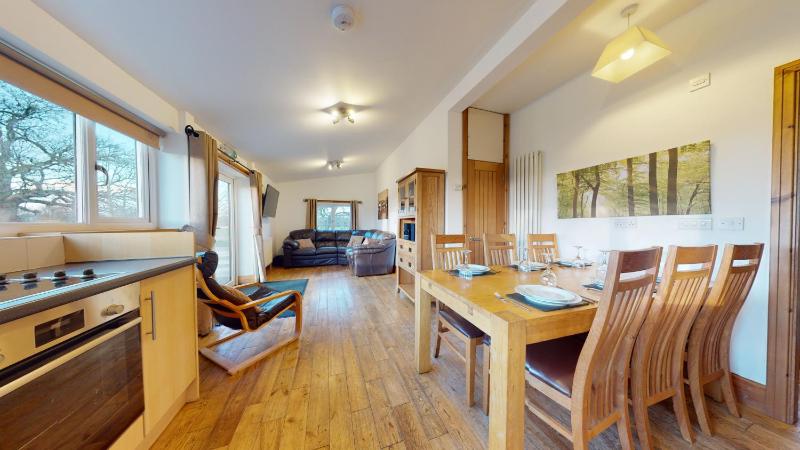 Three-Bedroom Lodge (6 Adults) image 3