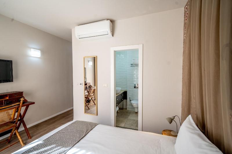 Country Villa - Ella Sun - image 29