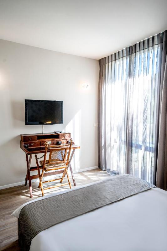 Country Villa - Ella Sun - image 34
