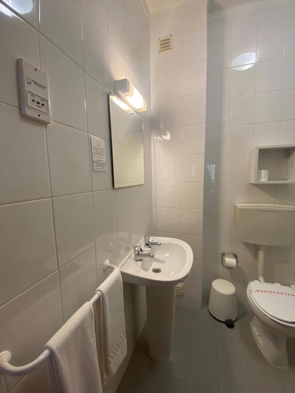 Double or Twin Room image 3