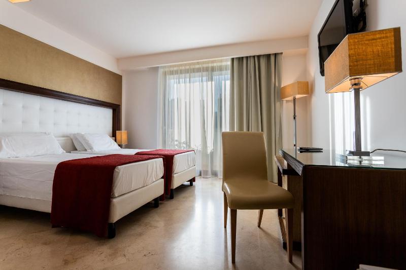Classic Double or Twin Room image 1