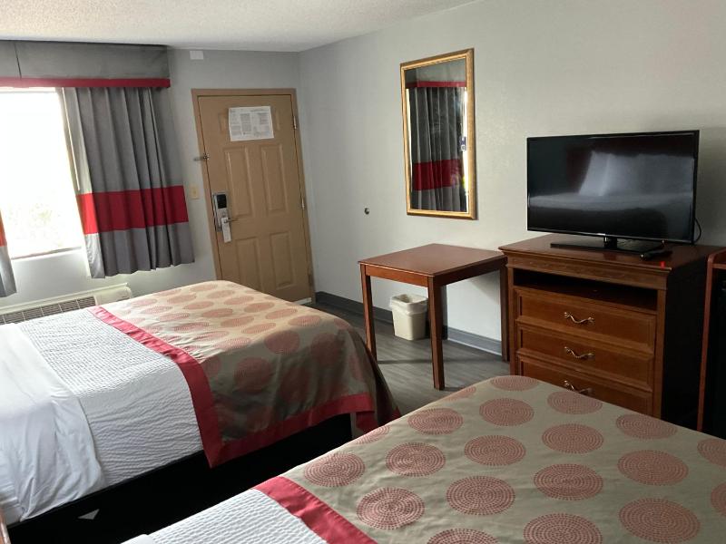 Queen Room with Two Queen Beds - Non-Smoking image 1