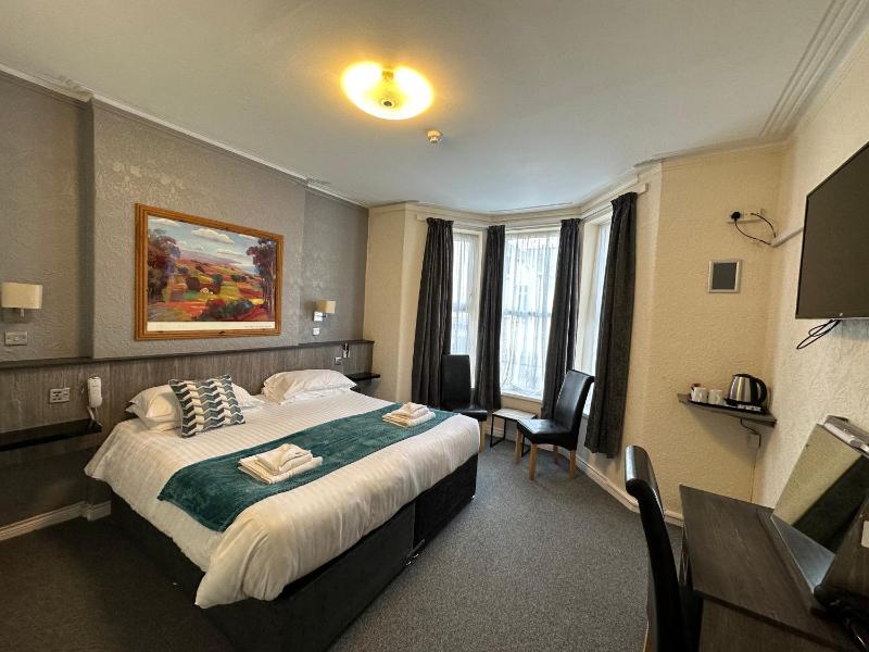 Deluxe Double Room image 3