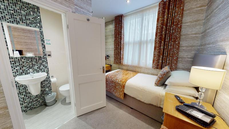 Single Room image 1