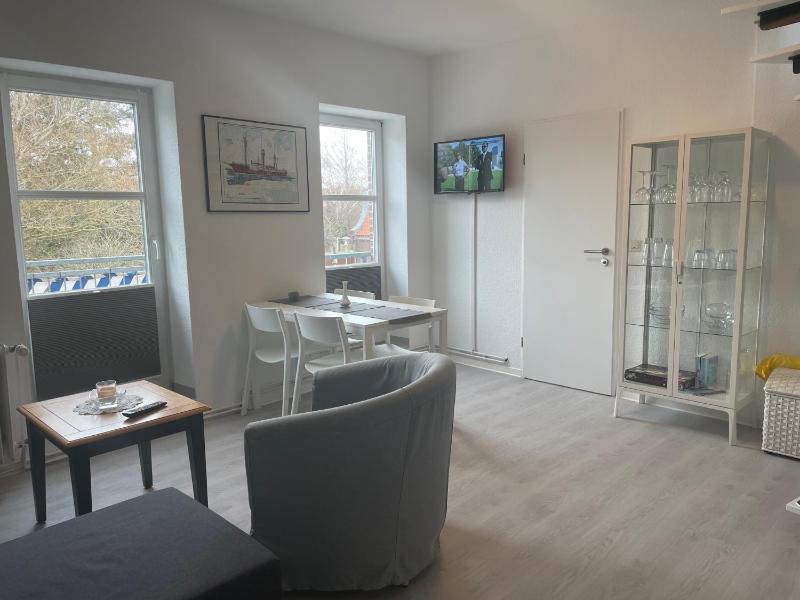 One-Bedroom Apartment image 1
