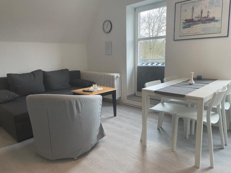 One-Bedroom Apartment image 3