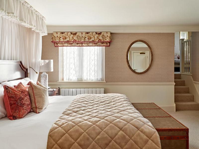 Classic Double Room image 1
