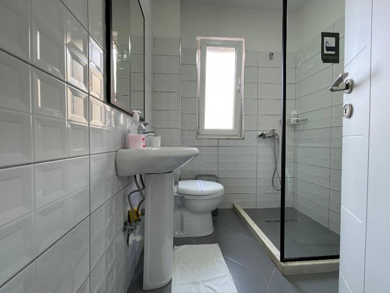 Central Studio Apartments - image 8