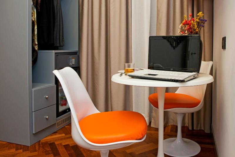 Standard Double or Twin Room image 4