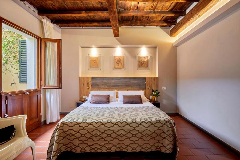 Double Room with Patio image 2