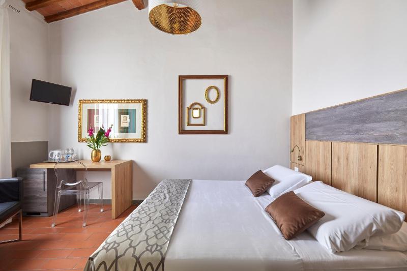 Double Room image 4