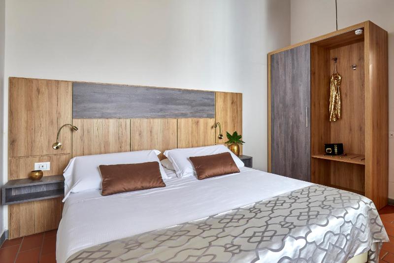 Double Room image 3