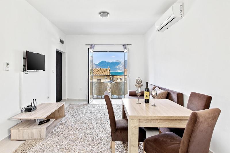 Apartment with Sea View image 3