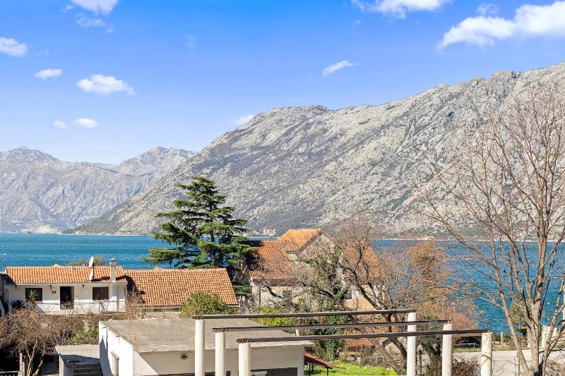 Apartment with Sea View image 2
