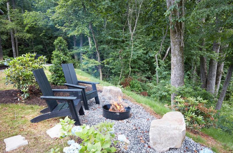 River View Bunk Cabin with Hot Tub image 4