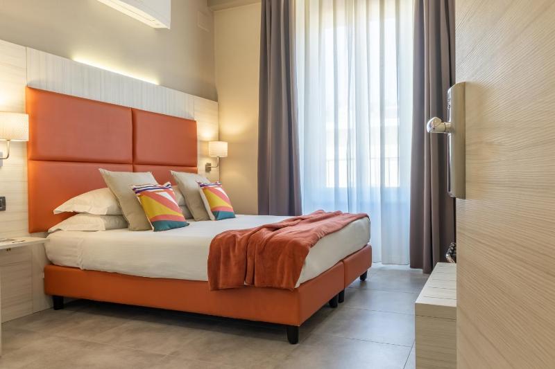 Standard Double or Twin Room image 4
