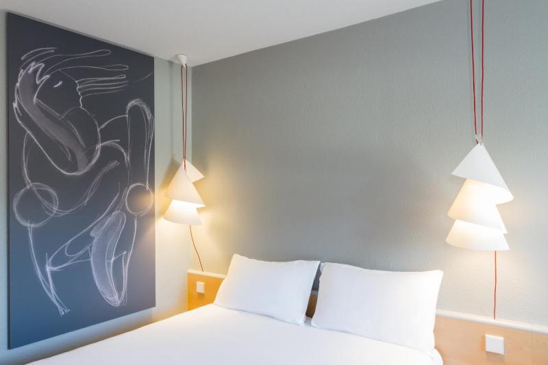 Standard Room with Two Single Beds - Non-Smoking image 2