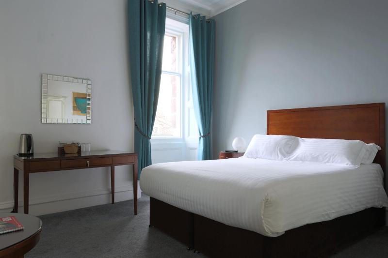 Standard Double Room image 3