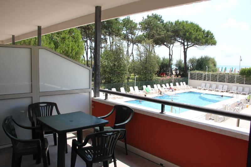 One-Bedroom Apartment with Sea View image 2