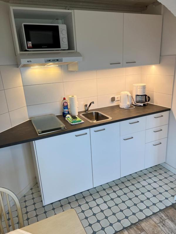 Apartment 4 with Sea View image 3