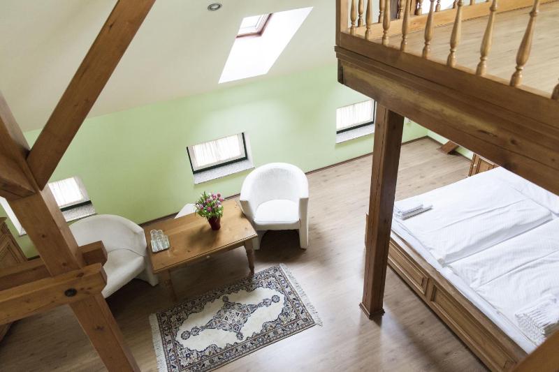 Quadruple Room image 2