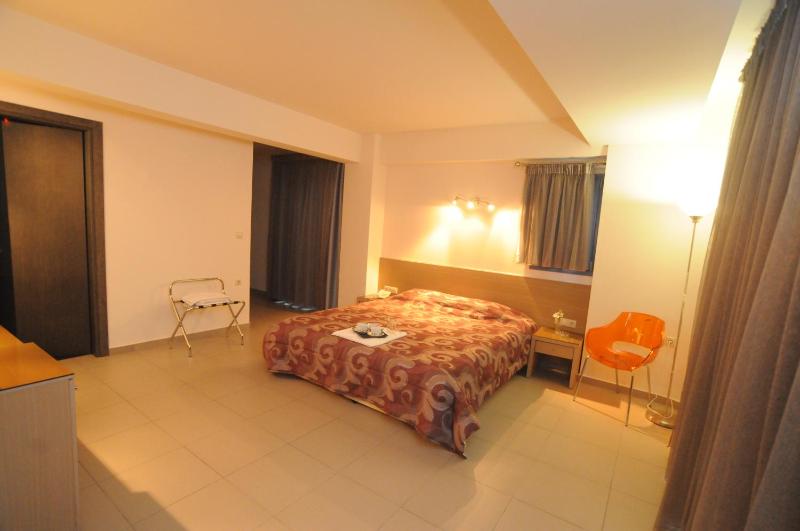 King Suite with Spa Bath image 4