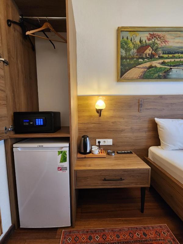 Standard Double Room image 3