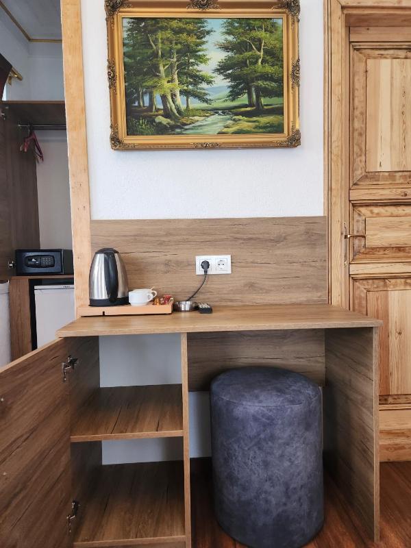 Deluxe Double Room with Balcony image 2