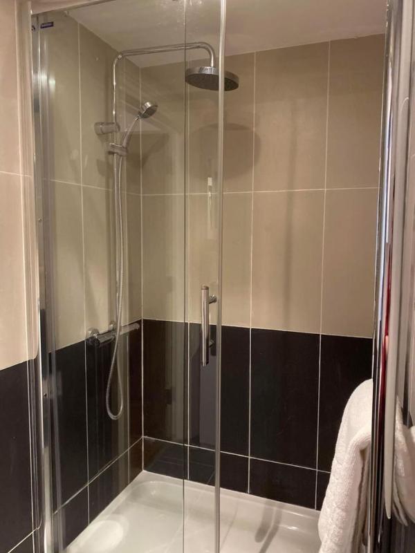 Single Room with Shower image 3